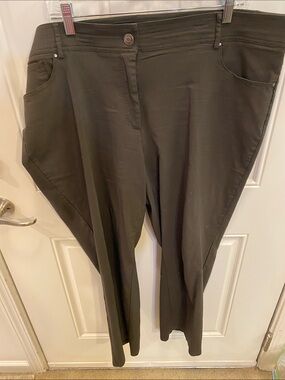 89th & Madison Olive Straight-Leg Stretch Pants